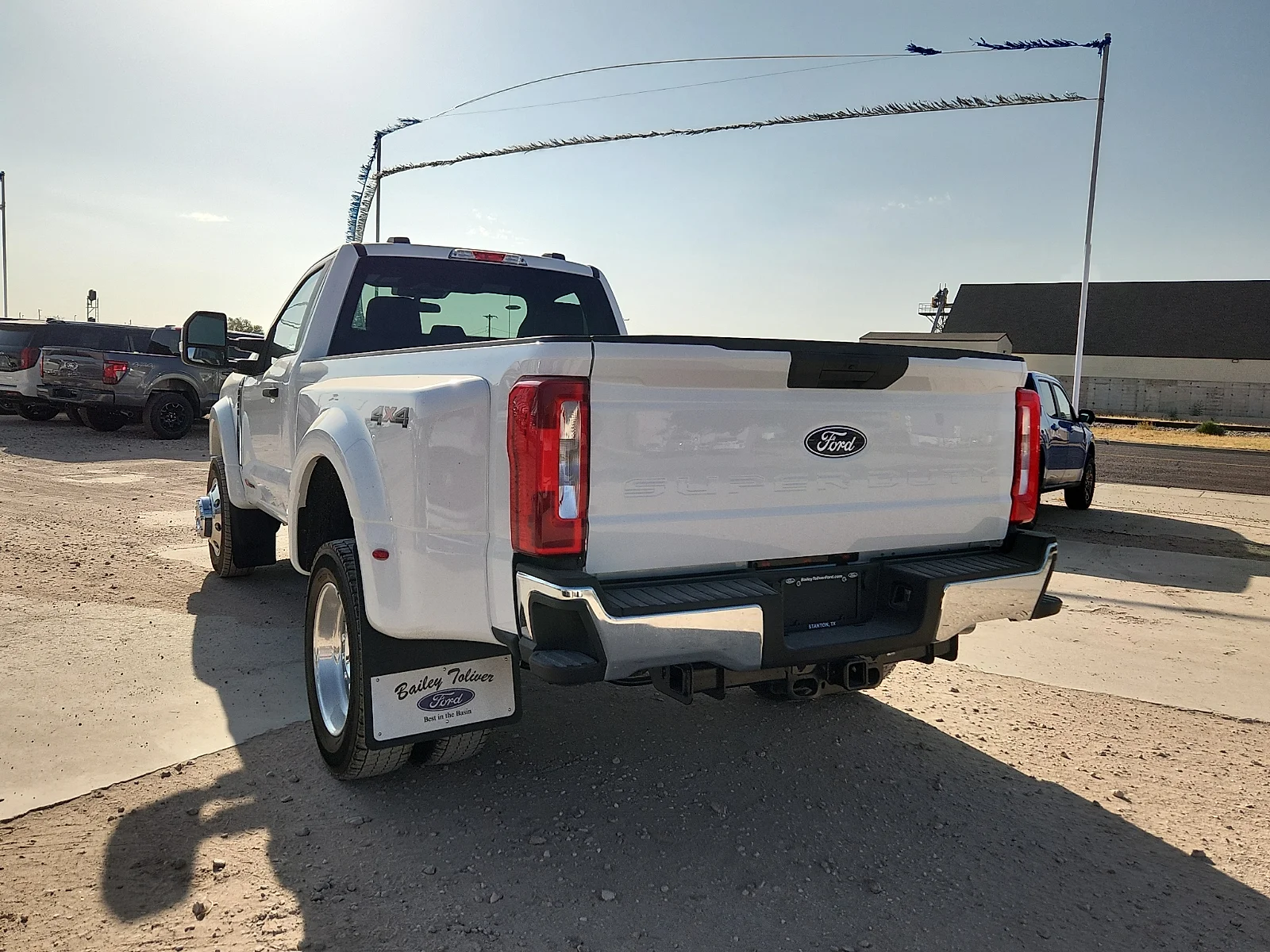 New 2027 Oxford White Ford XLT image 5