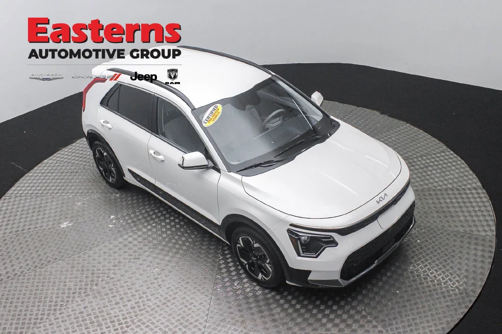 Used 2023 White Kia Wind image 3