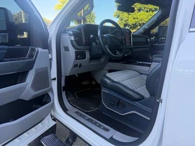 Used 2023  Ford Limited image 11