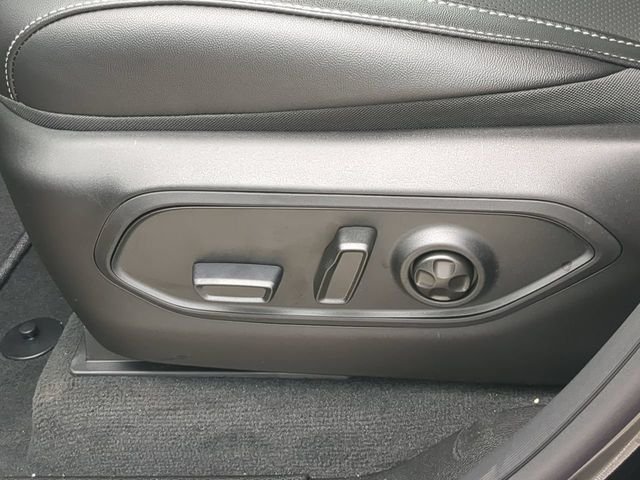 New 2027 High-Gloss Black Paint Jeep Limited image 23