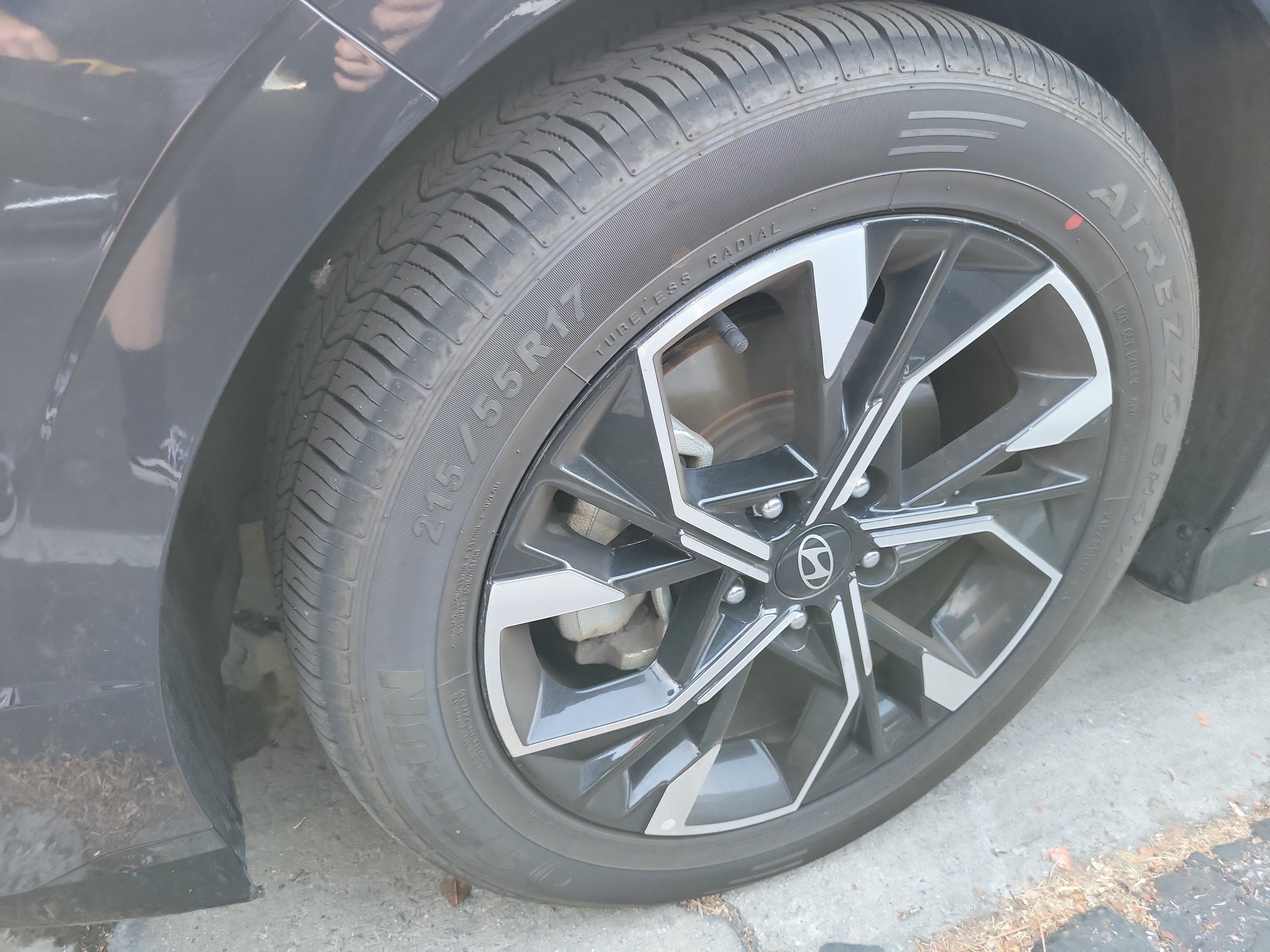Certified Used 2024 Carbon Blue Hyundai SEL image 2