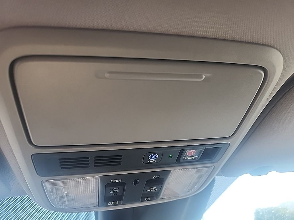 Used 2018 White Honda Elite image 25