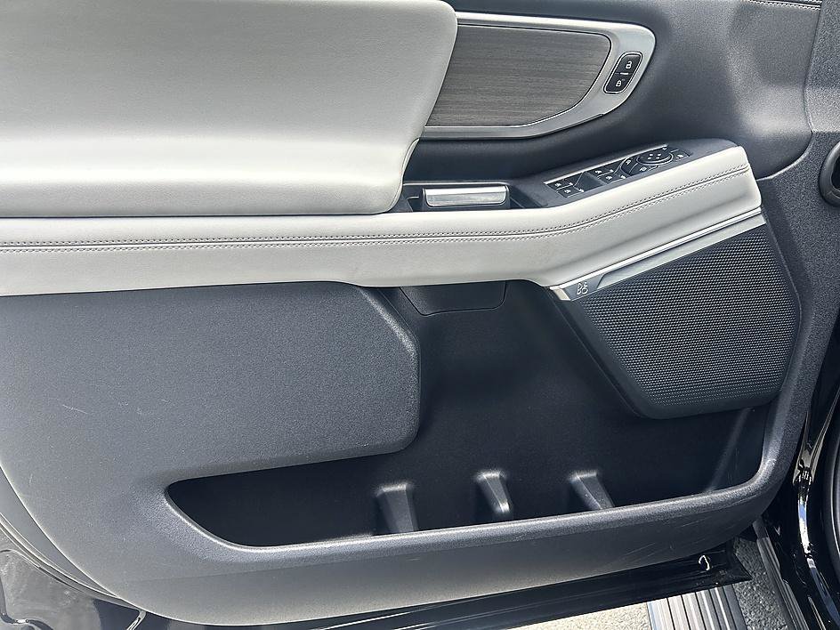 Used 2025 Agate Black Metallic Ford Platinum image 9