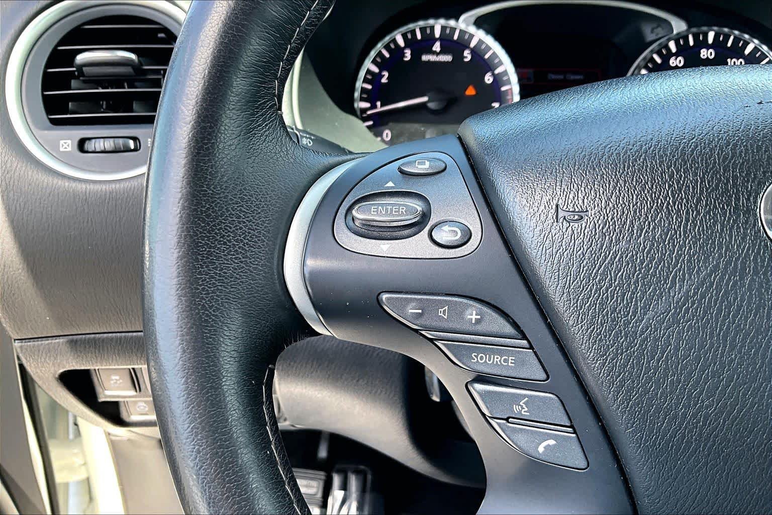 Used 2020 Majestic White INFINITI LUXE image 21