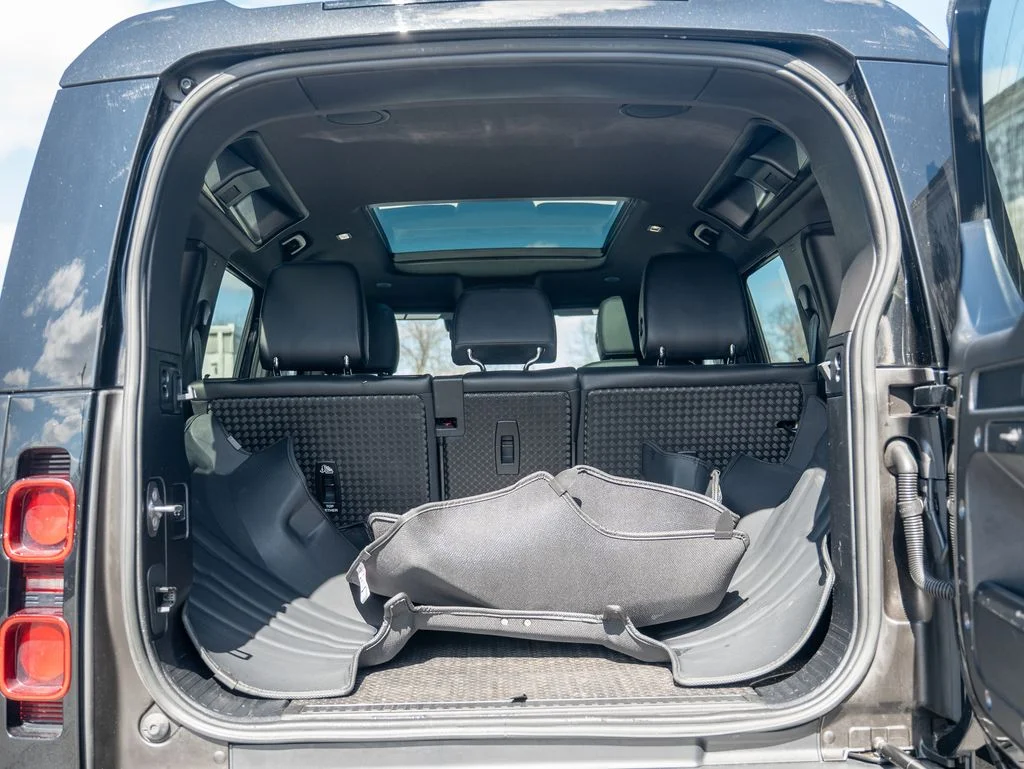 Used 2023 Black Land Rover X-Dynamic SE image 38