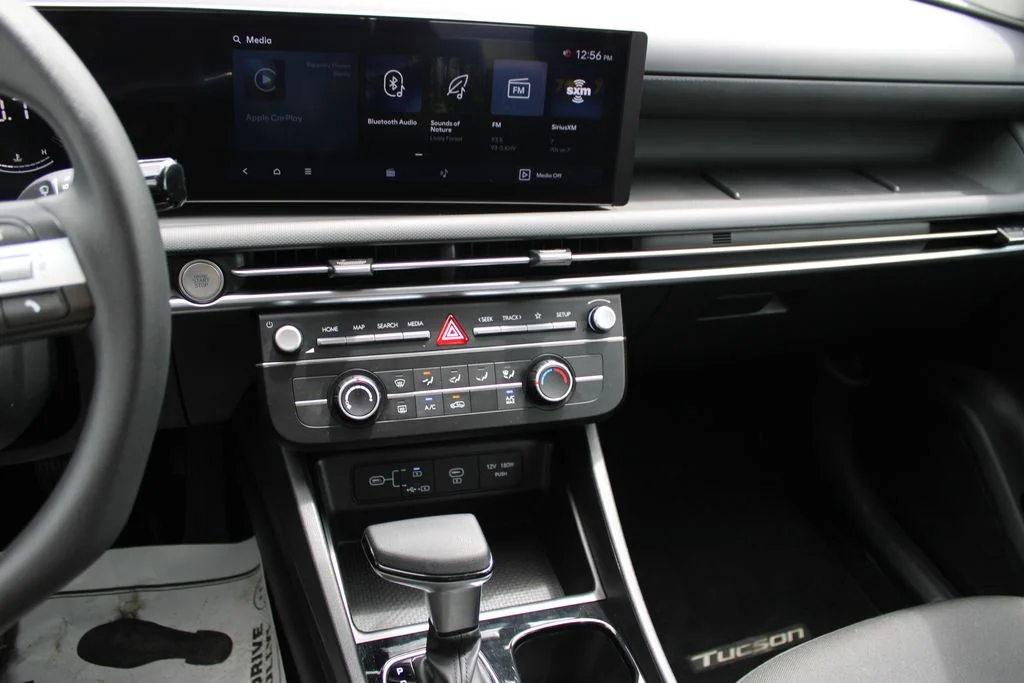Used 2025 White Hyundai SE image 11