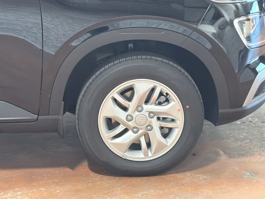 New 2026 Onyx Black Hyundai SE image 9