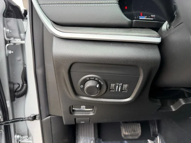 New 2026 Silver Zynith Jeep Altitude image 19