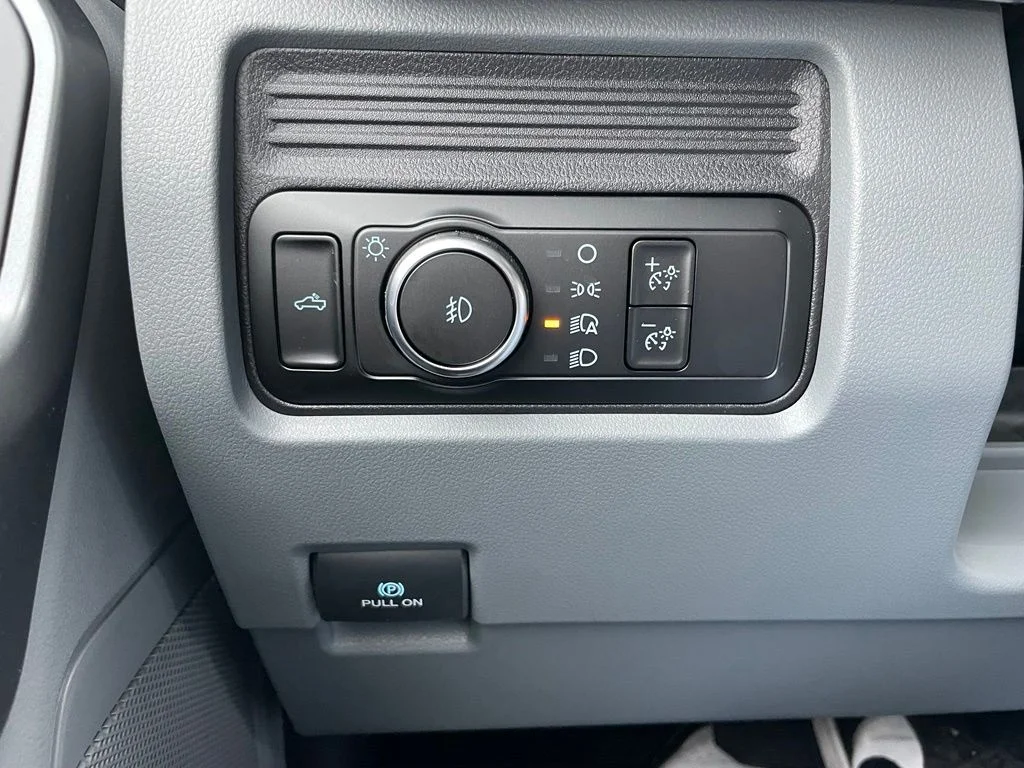New 2026 Oxford White Ford F-350® XL image 37