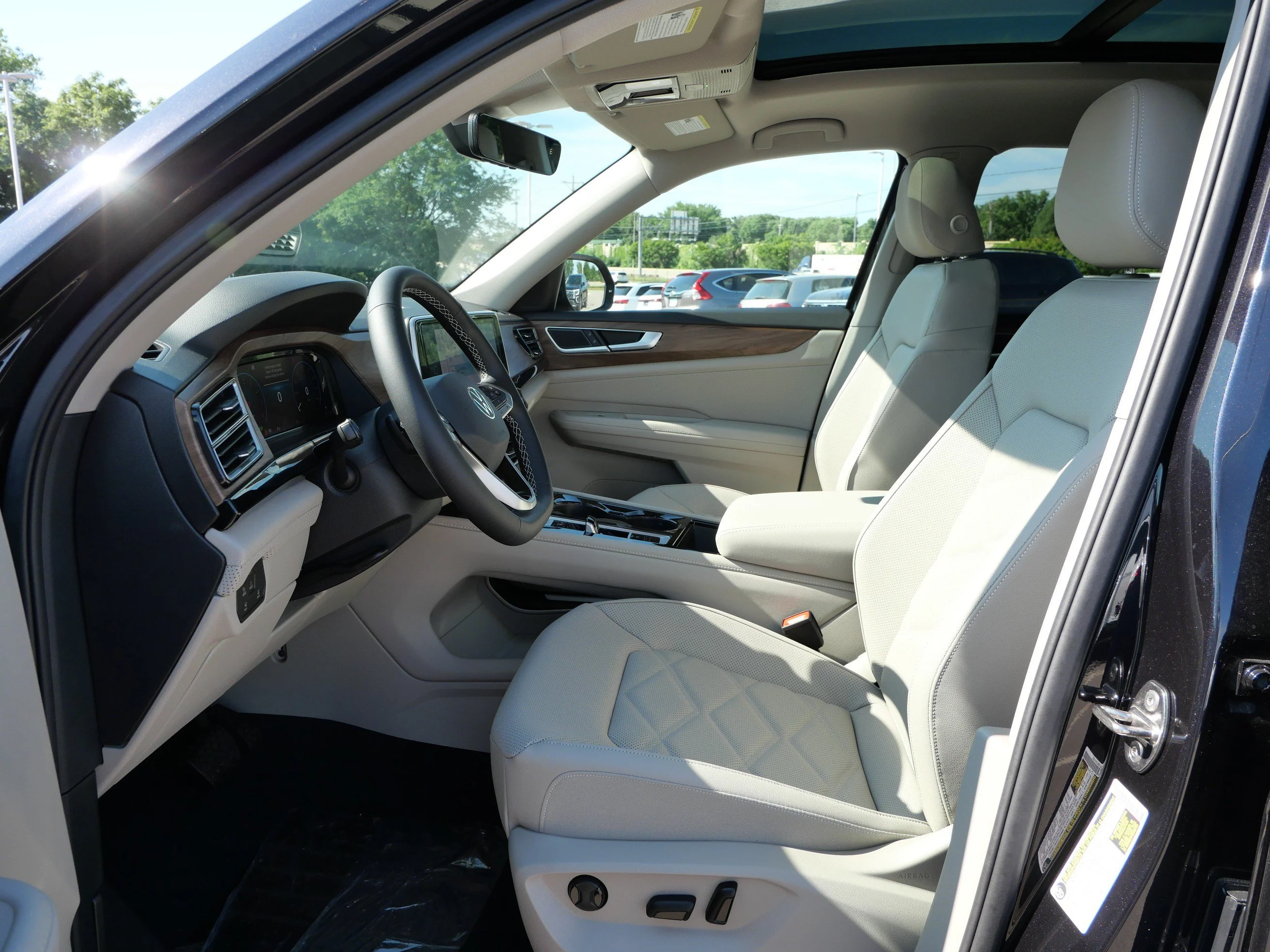 New 2026 Deep Black Pearl Volkswagen 2.0T SE w/Technology image 5