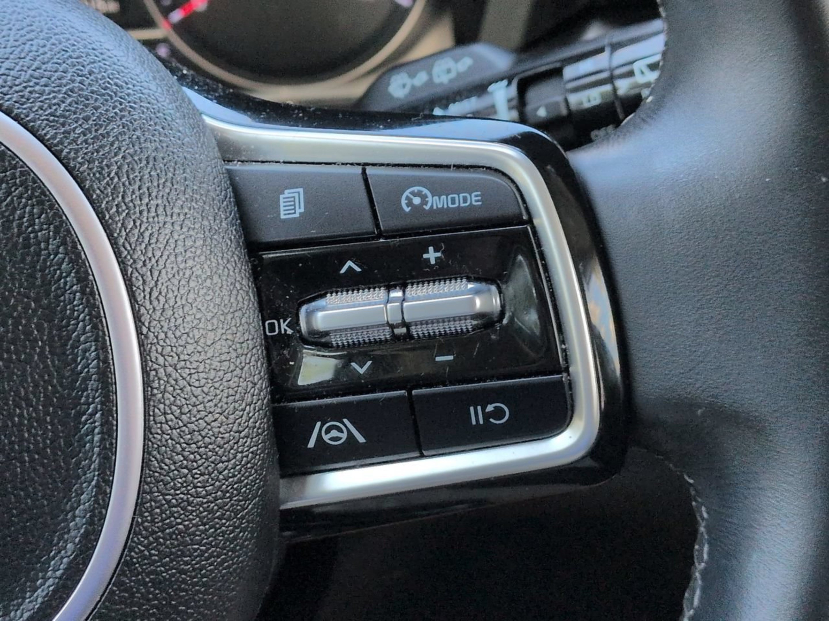 Certified Used 2022 Everlasting Silver Kia S image 32