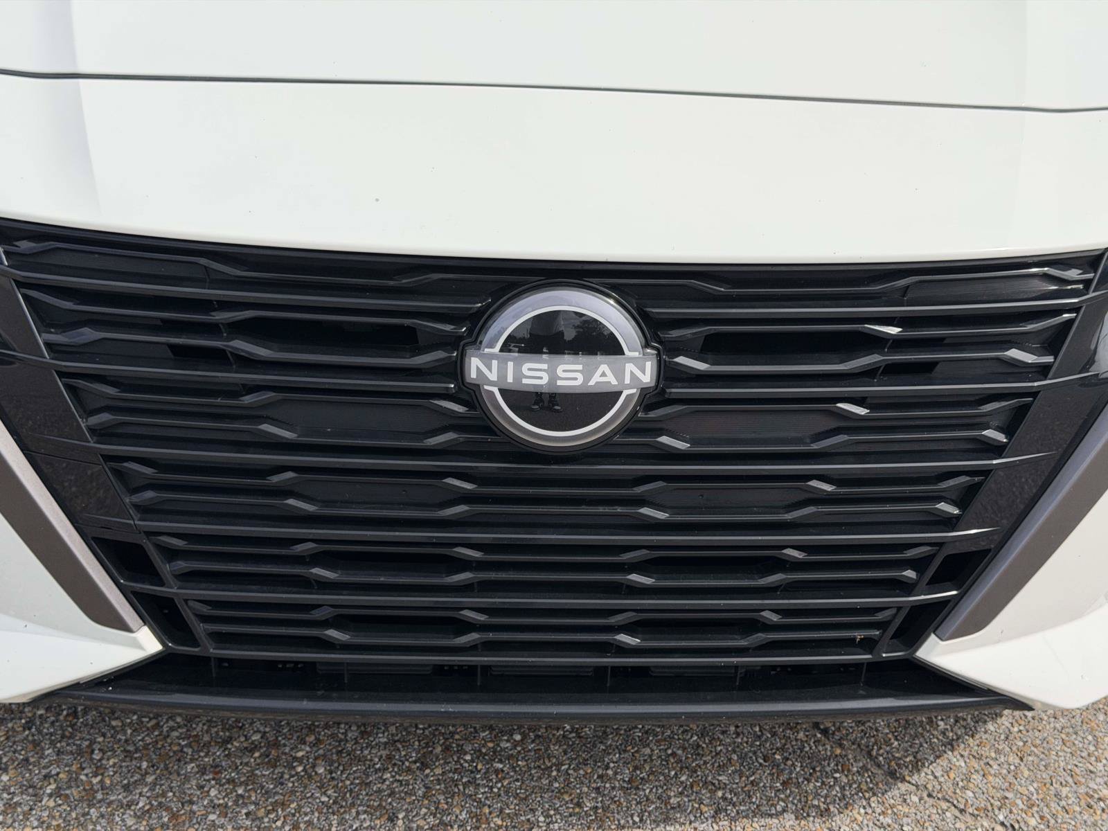 Used 2026 Glacier White Nissan SV image 3