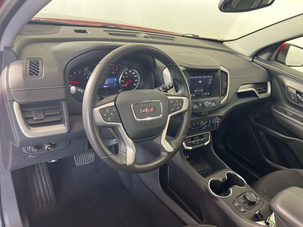 Used 2023 Volcanic Red Tintcoat GMC SLE image 4