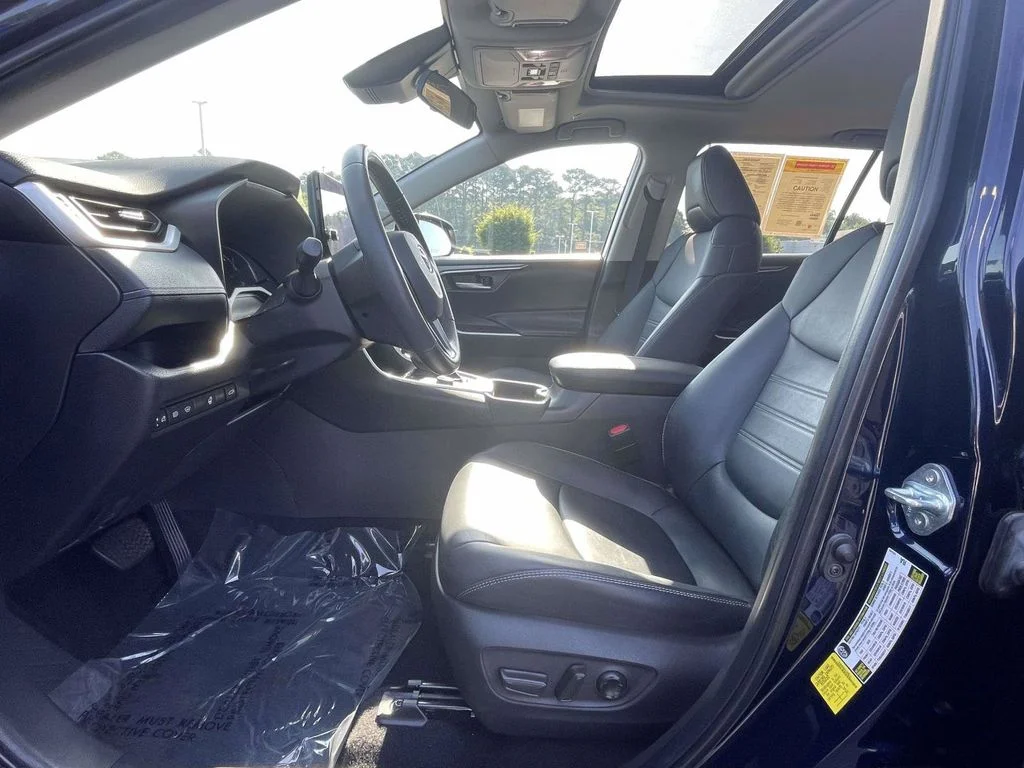 Certified Used 2024  Toyota XLE Premium image 22