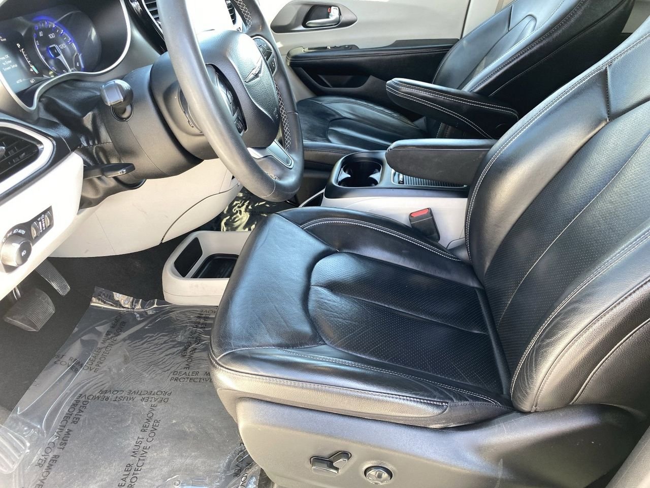 Used 2022 Bright White Chrysler Touring L image 26