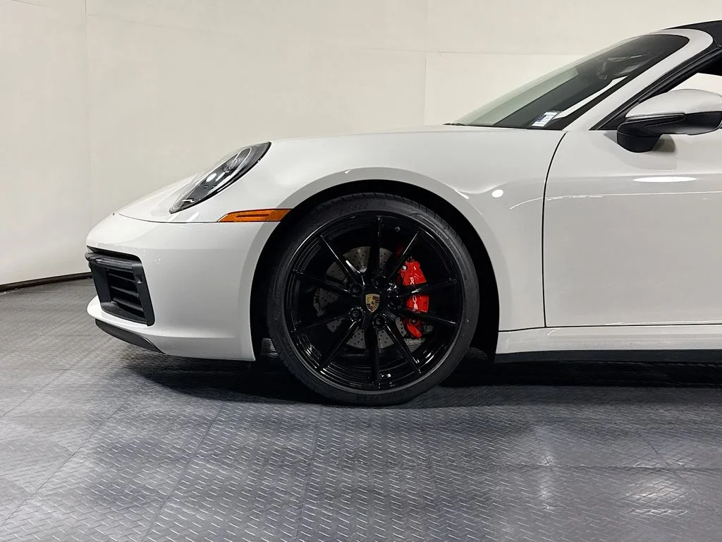 Used 2020 Chalk Porsche Carrera image 29