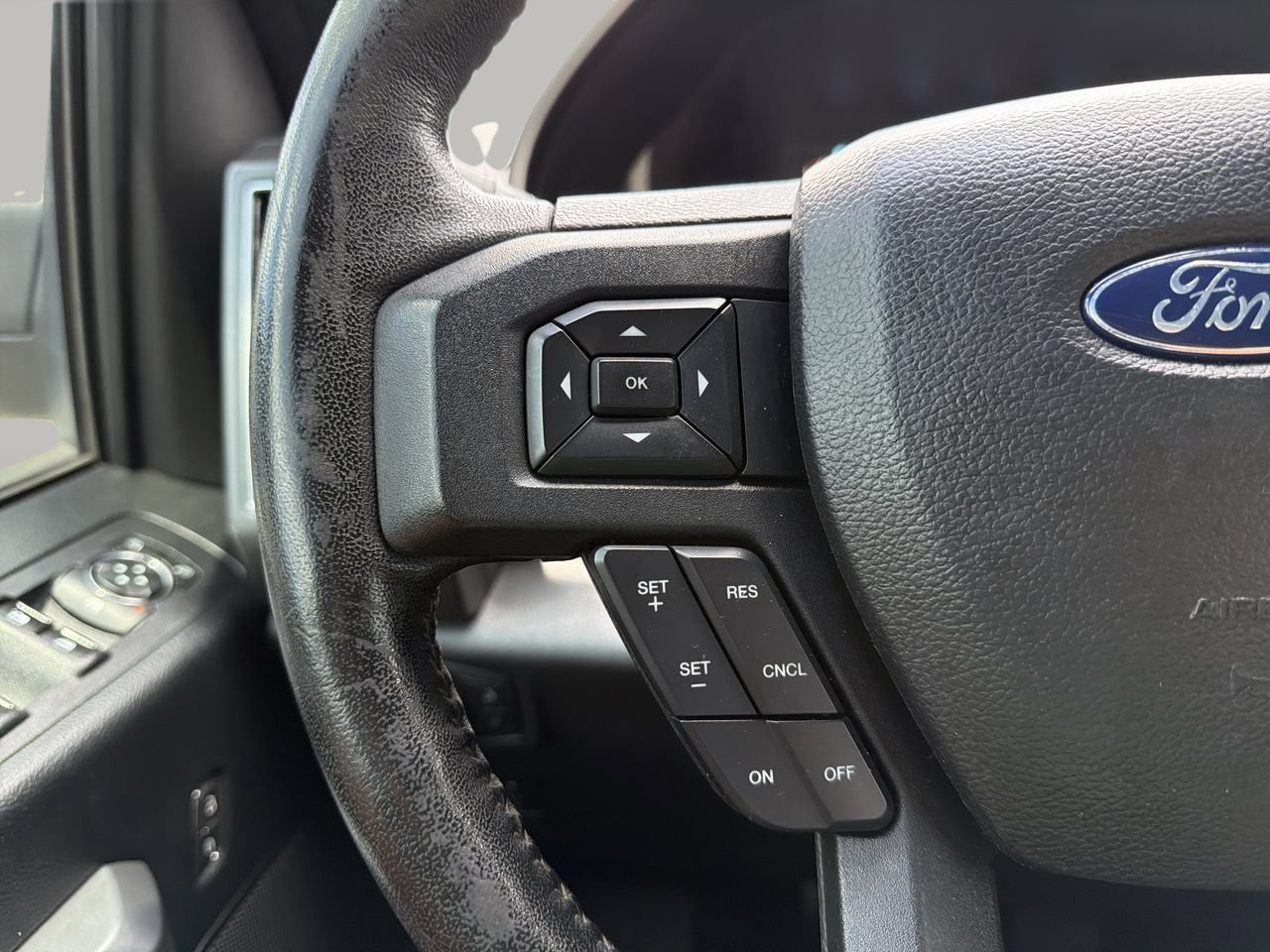 Used 2018 Shadow Black Ford XLT image 28