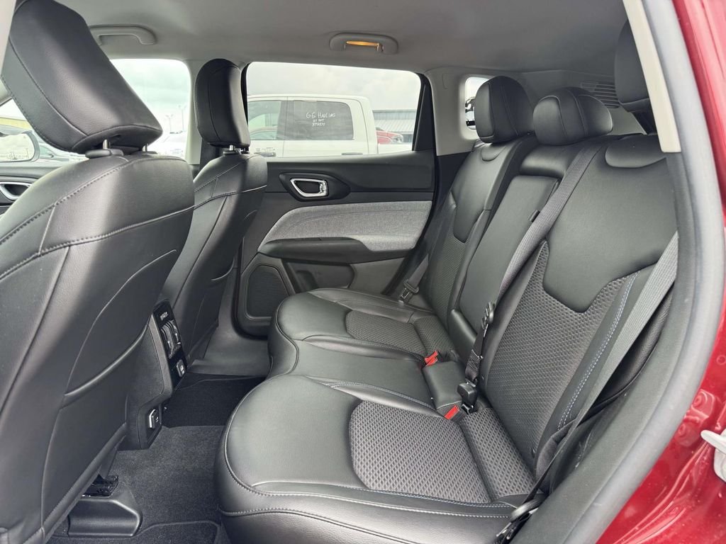 Used 2022 Red Jeep Latitude image 14