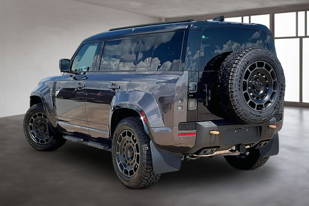 New 2026 Charente Gray Premium Metallic Land Rover OCTA image 3
