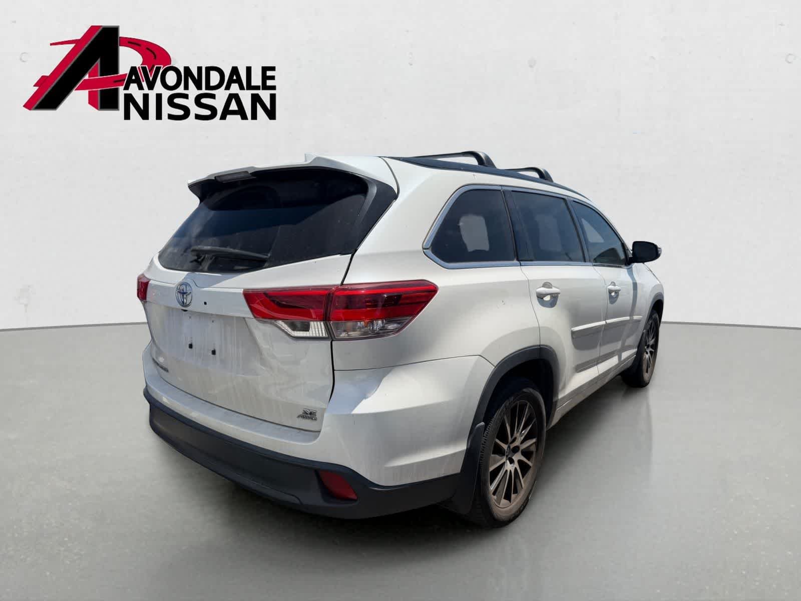 Used 2018 Blizzard Pearl Toyota SE image 3