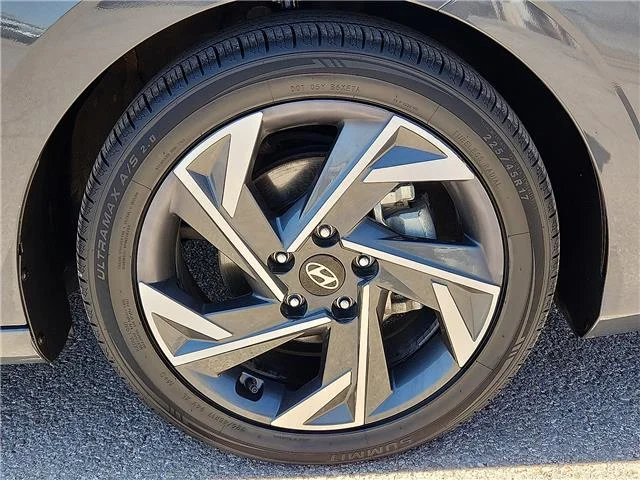 Used 2024 Gray Hyundai Limited (IVT) image 7