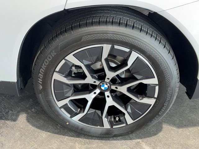 New 2026 Alpine White BMW 30 xDrive image 25