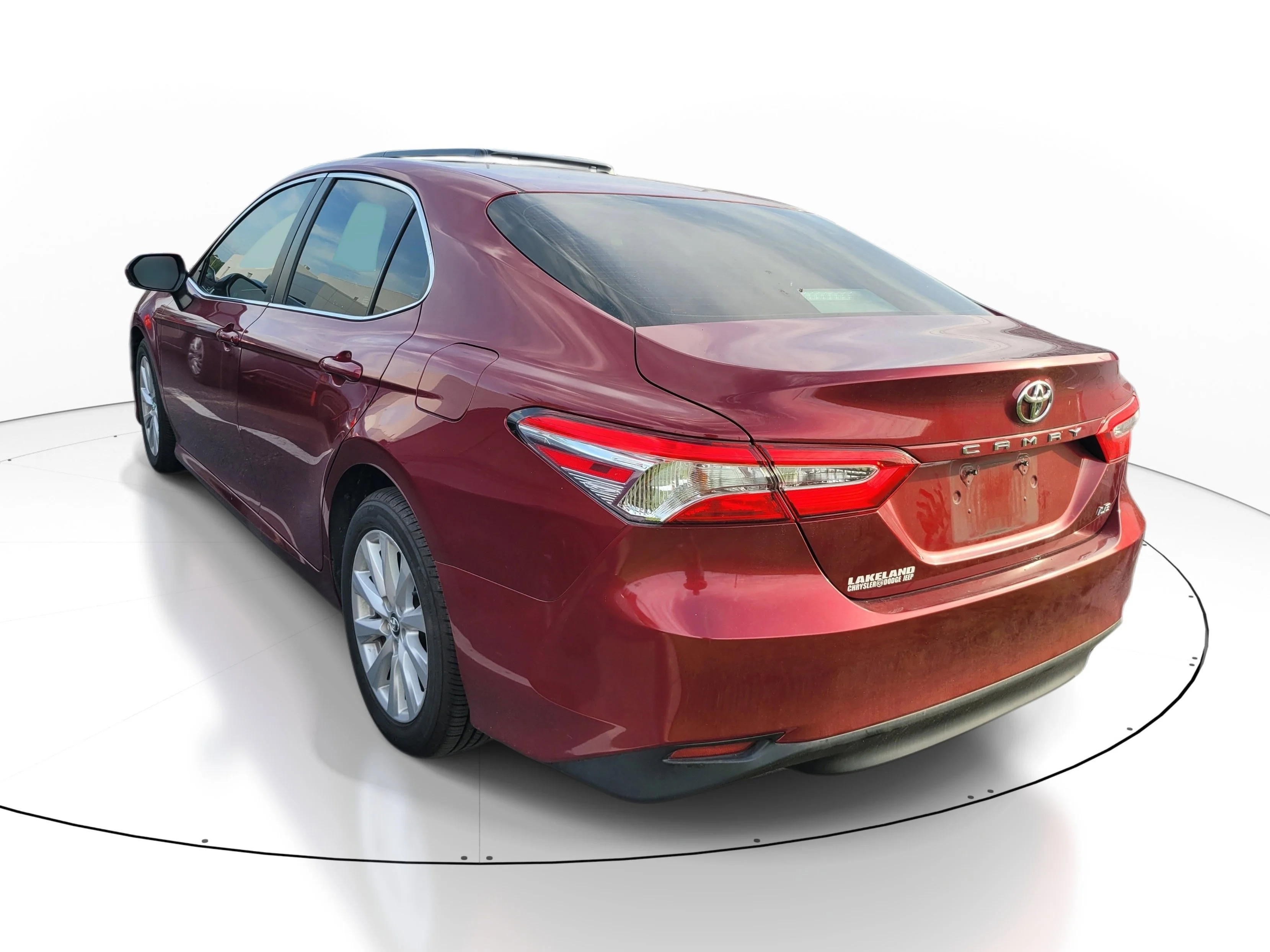 Used 2018 Pearl Toyota LE image 5