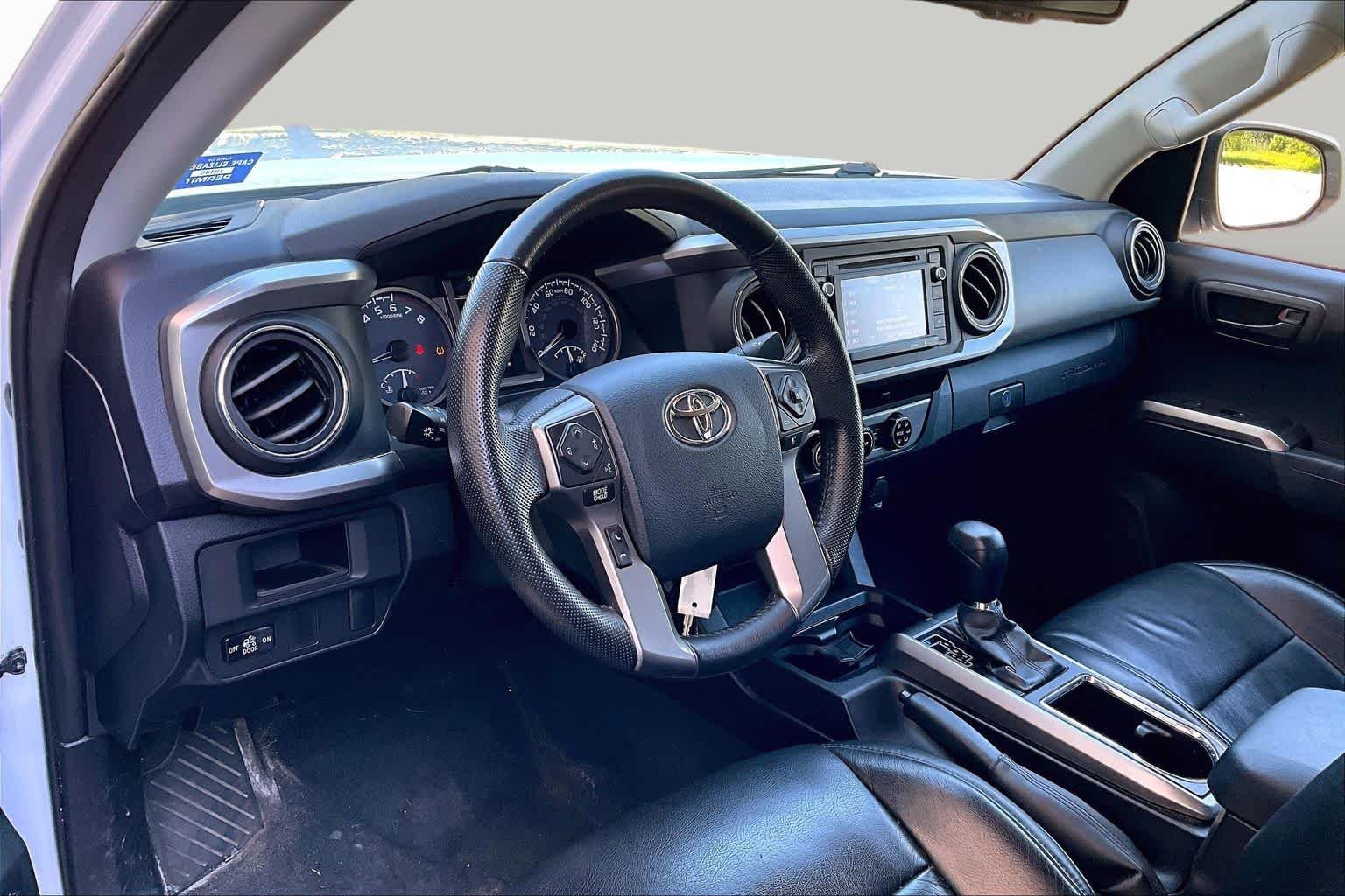 Used 2016 Super White Toyota SR5 image 17