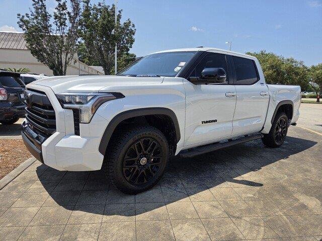 Used 2024 Wind Chill Pearl Toyota Limited HV image 9