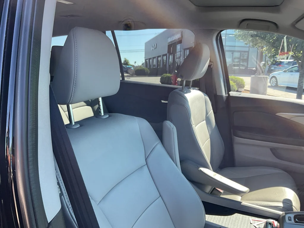 Used 2017 Crystal Black Pearl Honda EX-L image 13