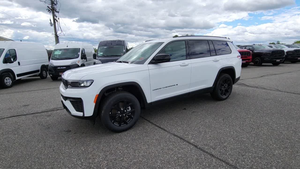 New 2026 Bright White Clearcoat Jeep Laredo Altitude image 5