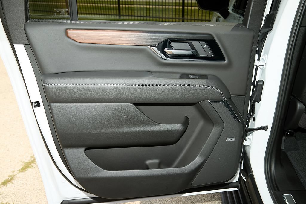 2026 GMC Yukon XL Denali - Photo 33