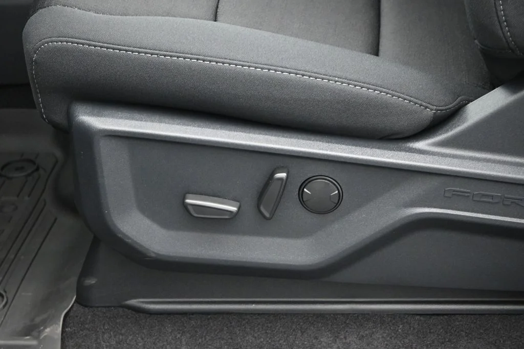 New 2026 Agate Black Metallic Ford XLT image 9