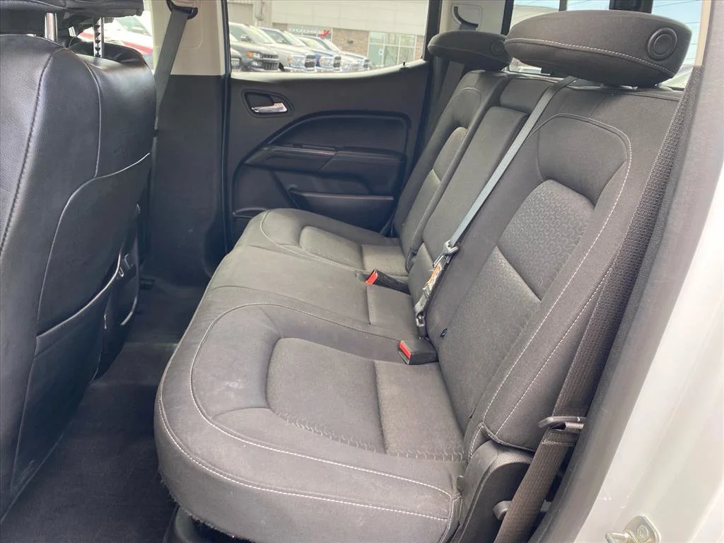 Used 2019 Summit White GMC 4WD SLE image 23