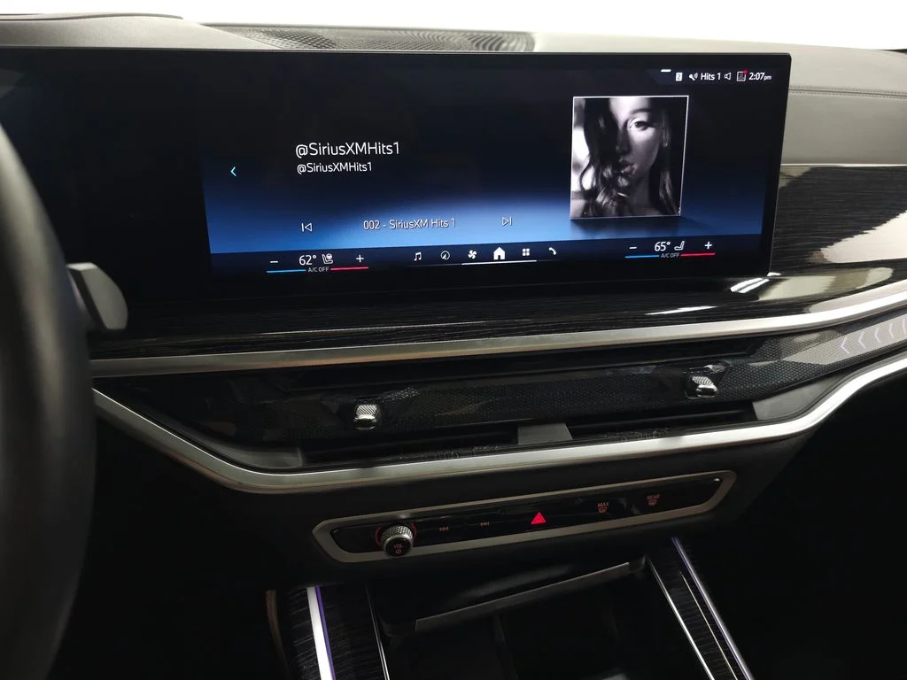 Used 2025 White BMW xDrive40i image 26