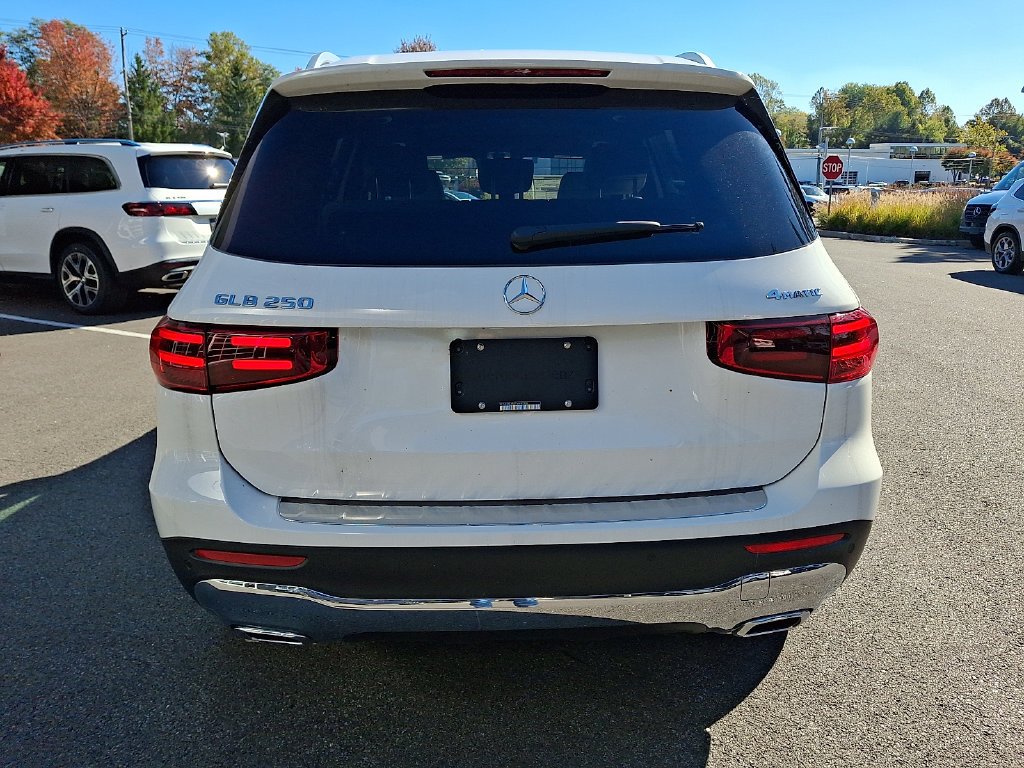New 2026 Polar White Mercedes-Benz GLB 250 image 5