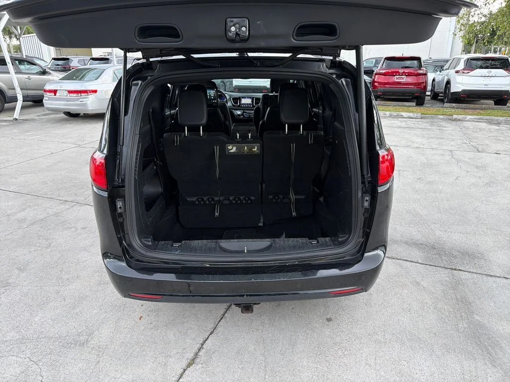 Used 2020 Black Chrysler Touring L Plus image 33
