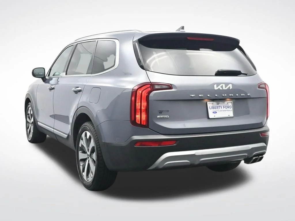 Used 2022 Everlasting Silver Kia S image 9