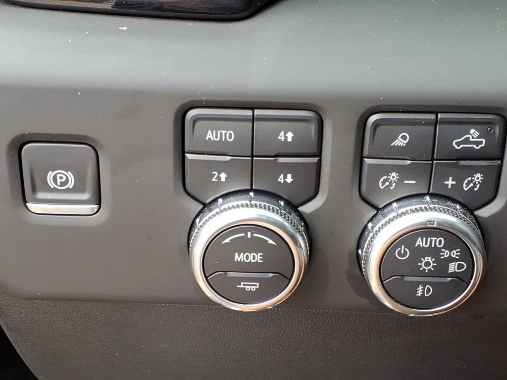 Used 2025 Onyx Black GMC Denali Ultimate image 24
