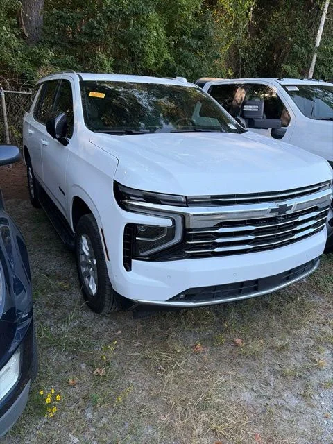 Used 2025 White Chevrolet LT image 3