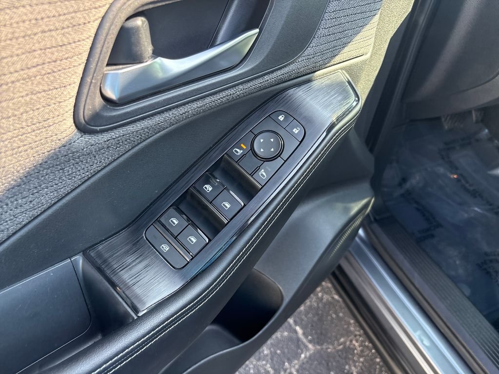 Used 2022 Gray Nissan SV image 11