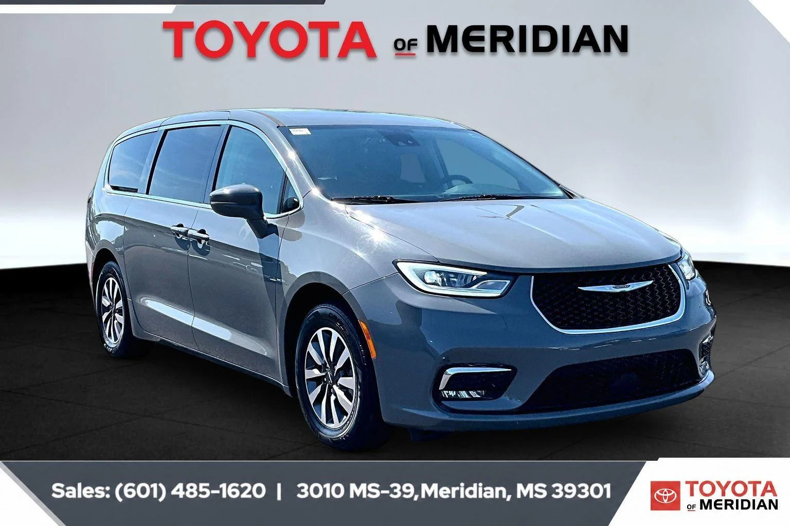 Used 2022 Ceramic Gray Clearcoat Chrysler Hybrid Touring L image 1