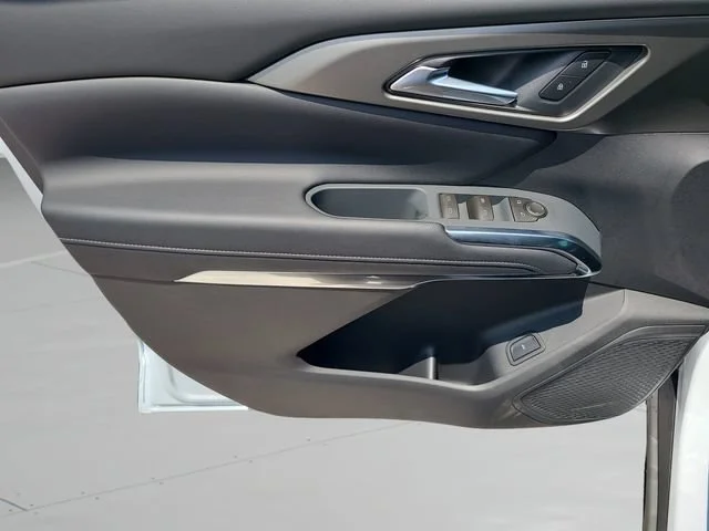 New 2026 Polar White Tricoat Chevrolet LT image 19