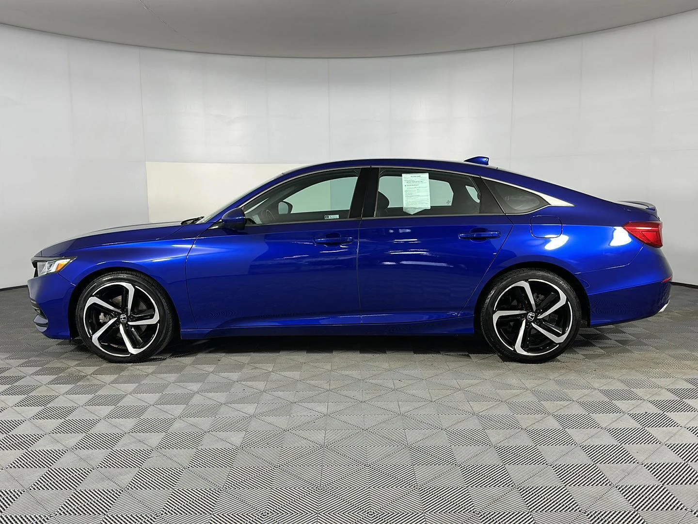 Used 2019 Still Night Pearl Honda Sport image 7