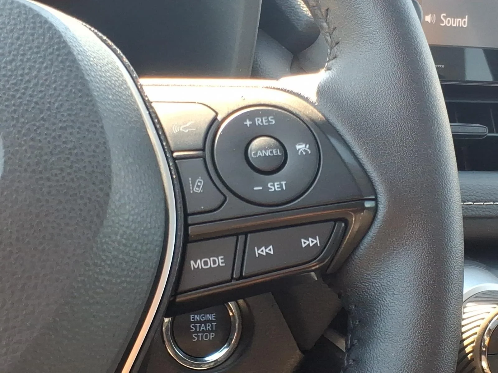 Used 2022  Toyota XLE image 27