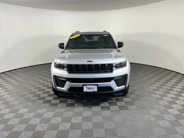 Used 2026 Silver Jeep Limited image 2