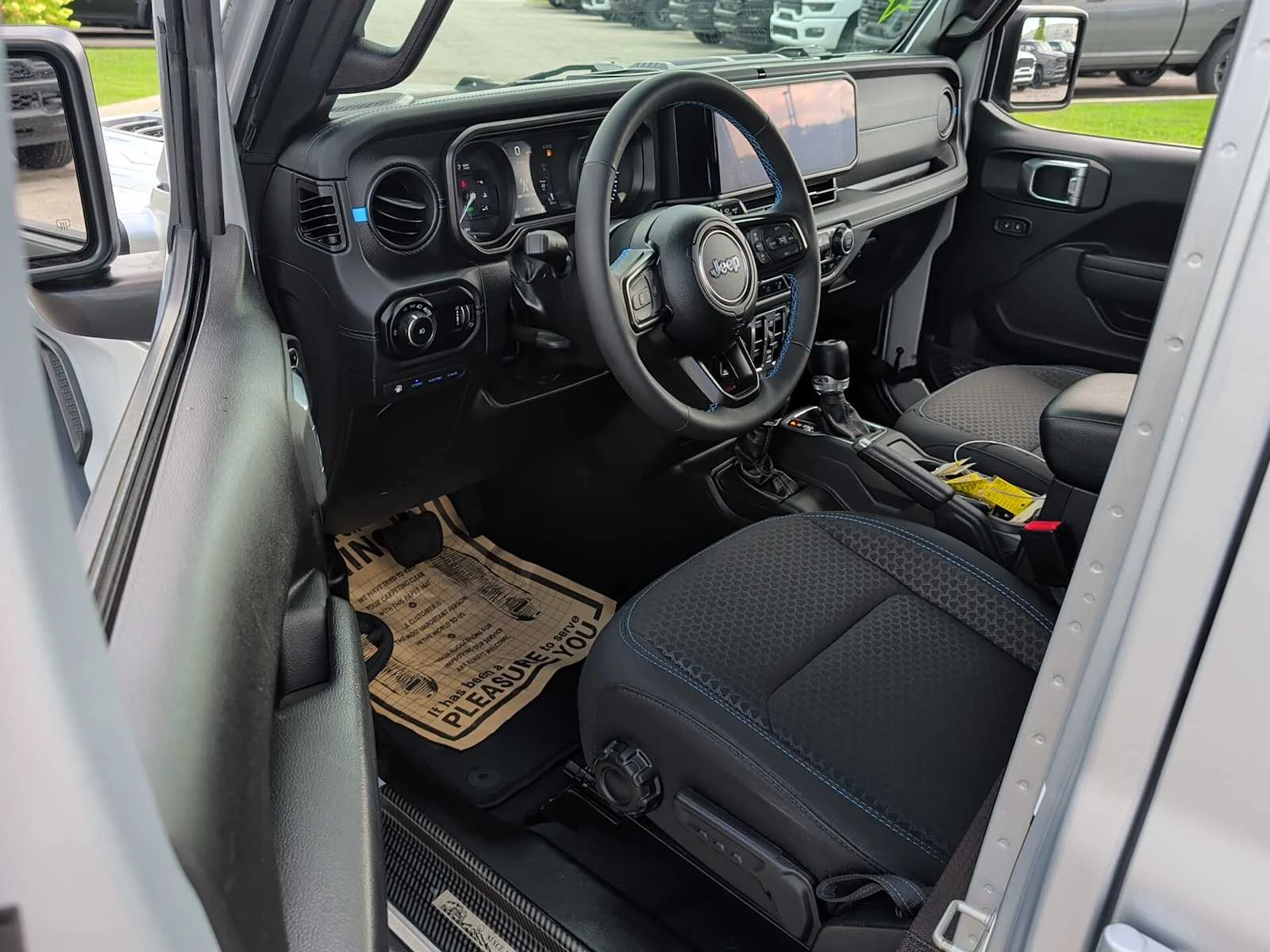 Used 2024 Silver Zynith Clearcoat Jeep Rubicon image 17
