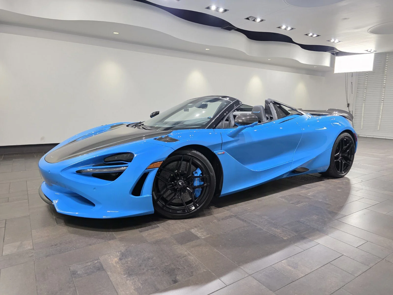 Used 2024 MSO Mexico Blue McLaren Spider image 1