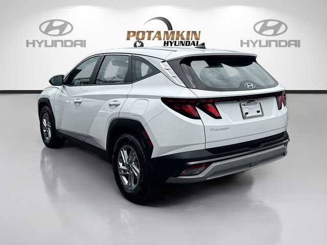 Used 2025 White Hyundai SE image 7