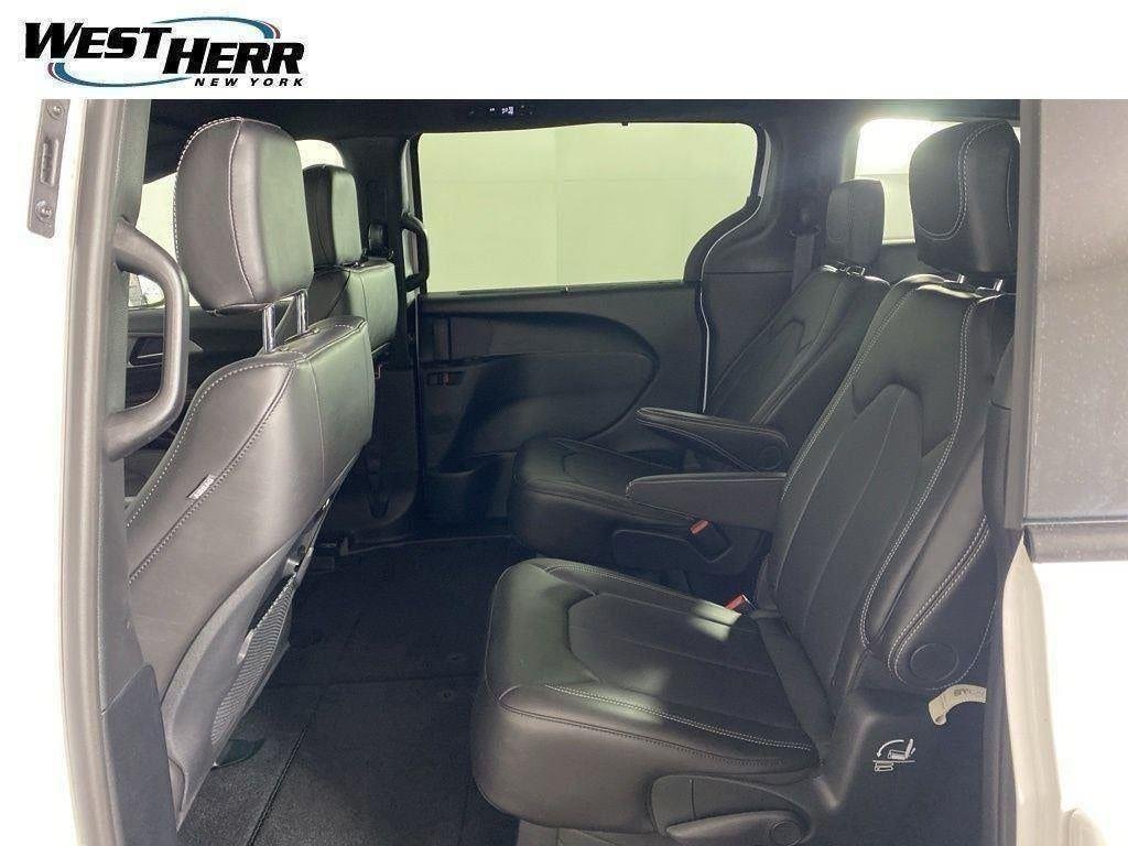 Used 2026 Bright White Clearcoat Chrysler Select image 15